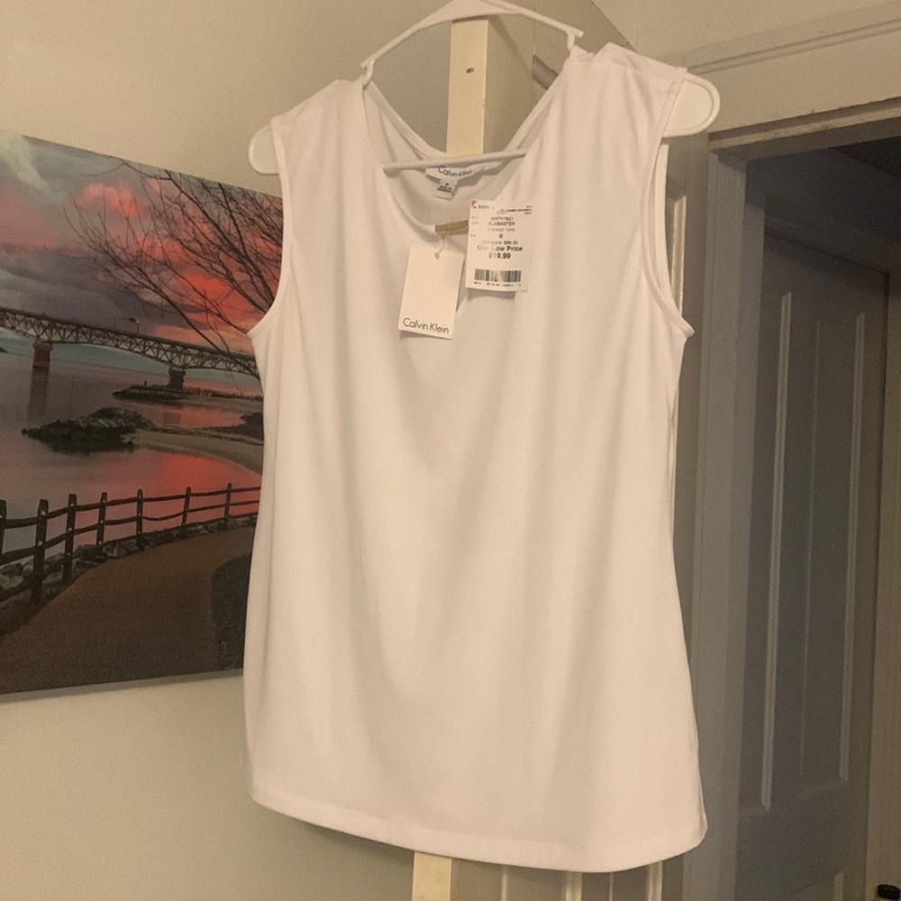 Lovely white silky Calvin Klein dressy tank! 🙌🏻 Brand new with tags 🎉 size M
